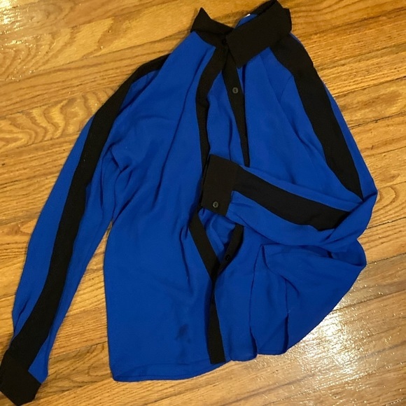 𝅺3/$30 Decree's Blouse - Blue Chiffon, Button-Down, Soft Feel - Picture 2 of 2